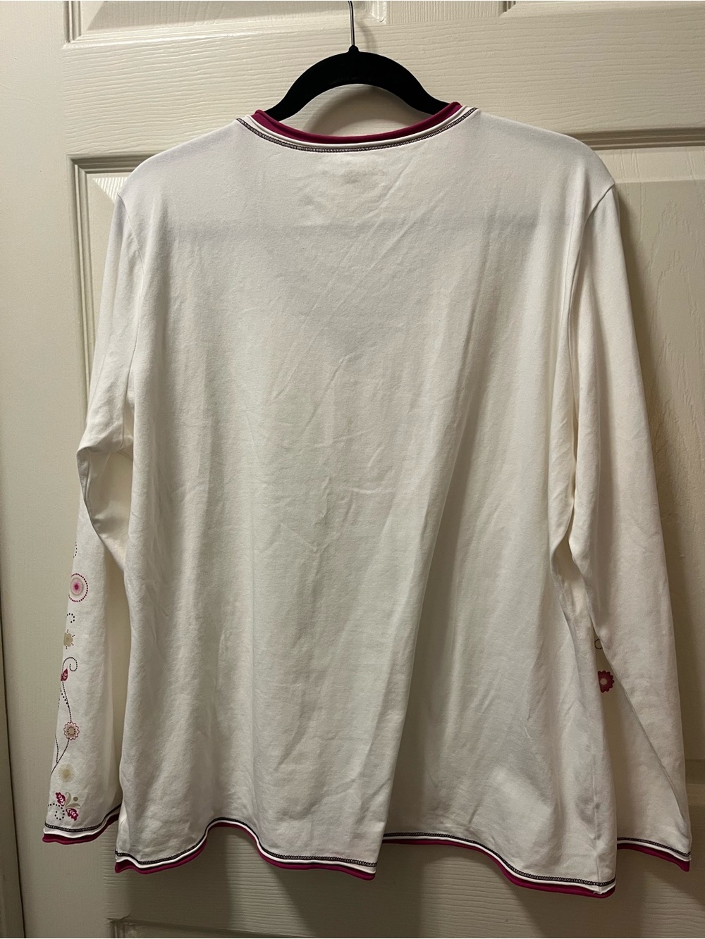 Eddie Bauer Women XXL White Pima Cotton V Neck Long Sleeve Floral Embroidered To - Picture 2 of 8